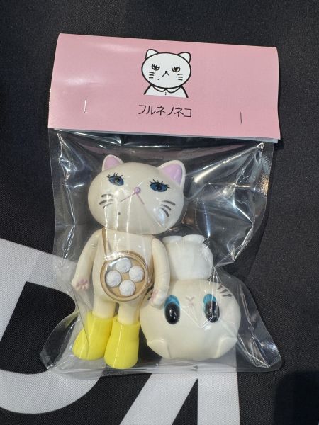 flune芙露內貓咪｜白色 台灣限定 Flune Shop, フルネ, 芙露內貓咪, フルネネコ, Charmy Chan, 日本設計玩具, 日本藝術玩具, Designer Toy, Art Toy, 台灣限定, 茄芷袋, 小籠包公仔, 貓咪公仔, 日本收藏玩具, 軟膠玩具, Sofubi, 台日聯名, 限定公仔, Flune Shop Taiwan Exclusive, Space3 Store