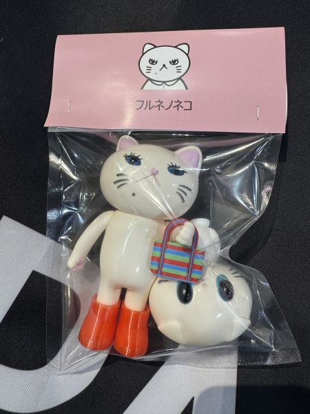flune芙露內貓咪｜白色 台灣限定 Flune Shop, フルネ, 芙露內貓咪, フルネネコ, Charmy Chan, 日本設計玩具, 日本藝術玩具, Designer Toy, Art Toy, 台灣限定, 茄芷袋, 小籠包公仔, 貓咪公仔, 日本收藏玩具, 軟膠玩具, Sofubi, 台日聯名, 限定公仔, Flune Shop Taiwan Exclusive, Space3 Store