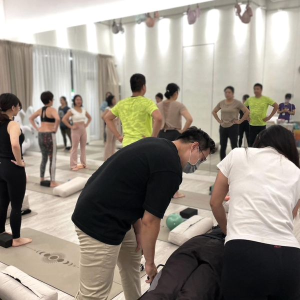 身體修復研究室｜肩頸 × 腰背修復工作坊-給長時間低頭與久坐生活的身體修復練習 Body Recovery Lab | Neck & Lower Back Recovery Workshop Series 肩頸修復課程、腰背修復課程、身體修復工作坊、姿勢調整課程、筋膜放鬆課程、身體平衡訓練、呼吸修復練習、身體覺察課程、身體流動課程