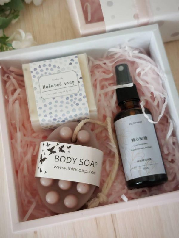 花間系列-水玉禮盒 ininsoap 花間系列-水玉禮盒,香氛禮盒,噴霧禮盒,按摩皂禮盒,謝師禮盒,畢業禮盒,交換禮物,婚禮小物