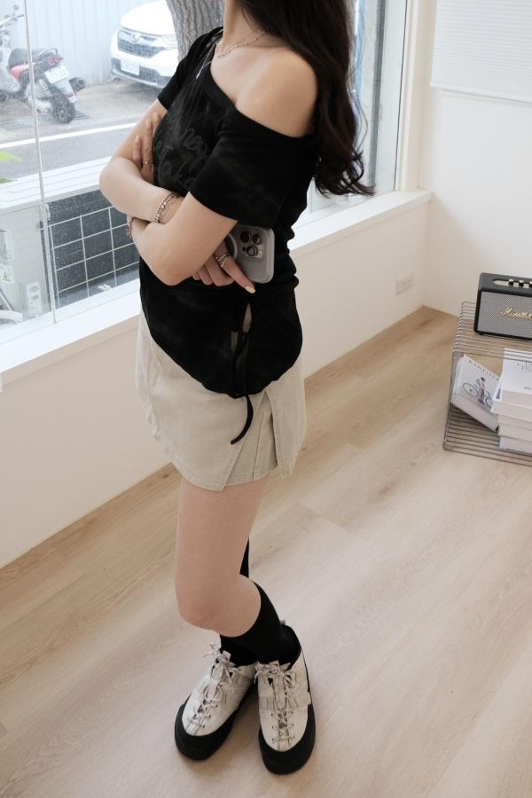 奶杏側開衩褲裙 