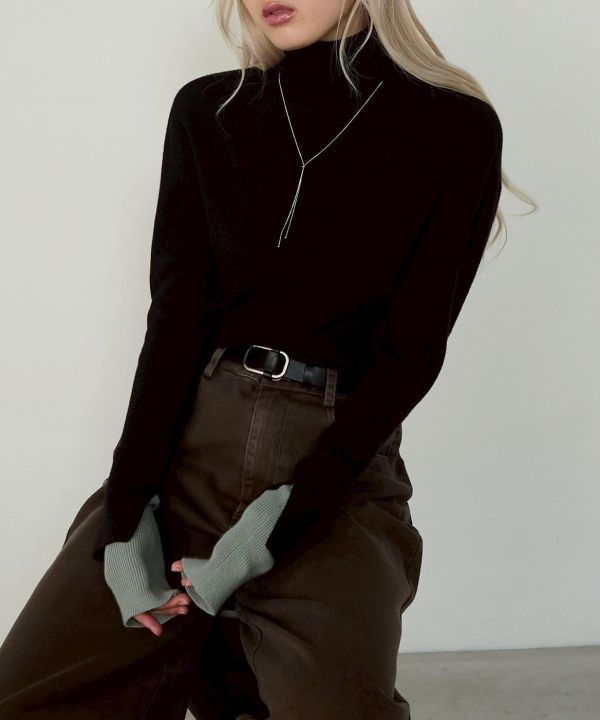 疊層式高領針織 