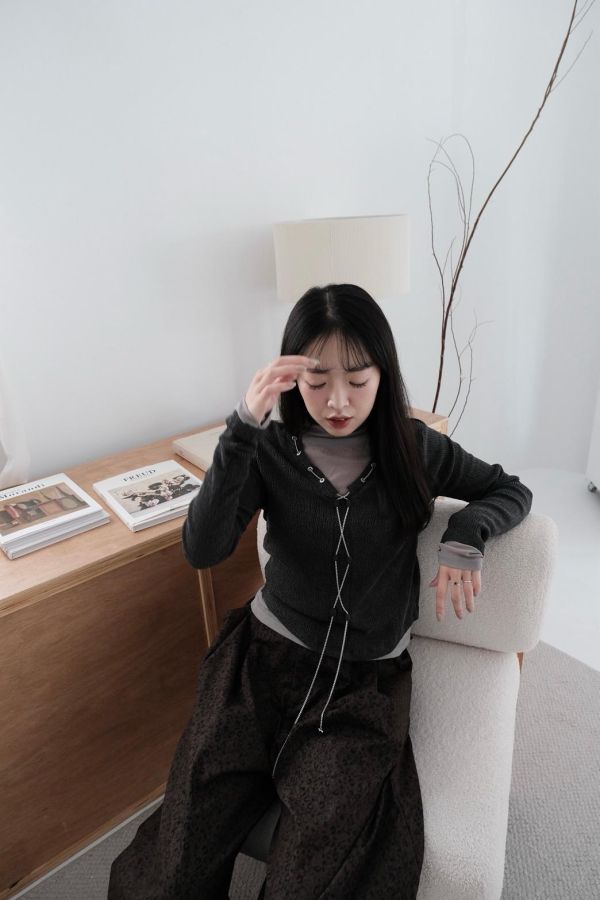混麻穿繩V領上衣 