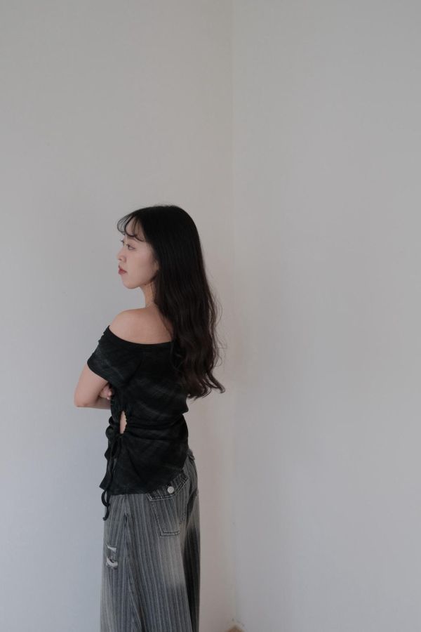 小辣椒斜肩抽繩上衣 