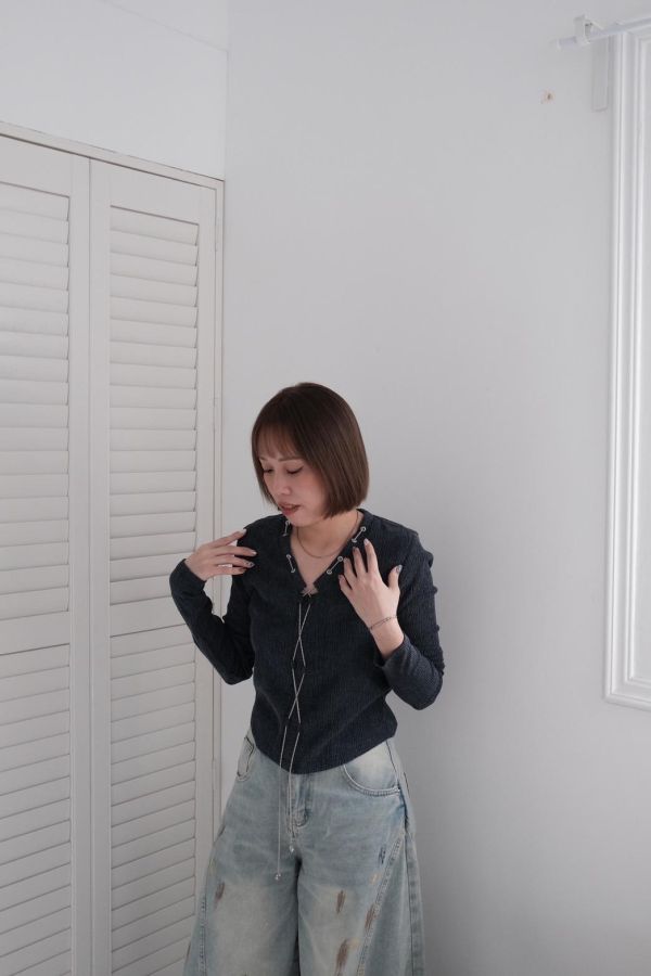 混麻穿繩V領上衣 