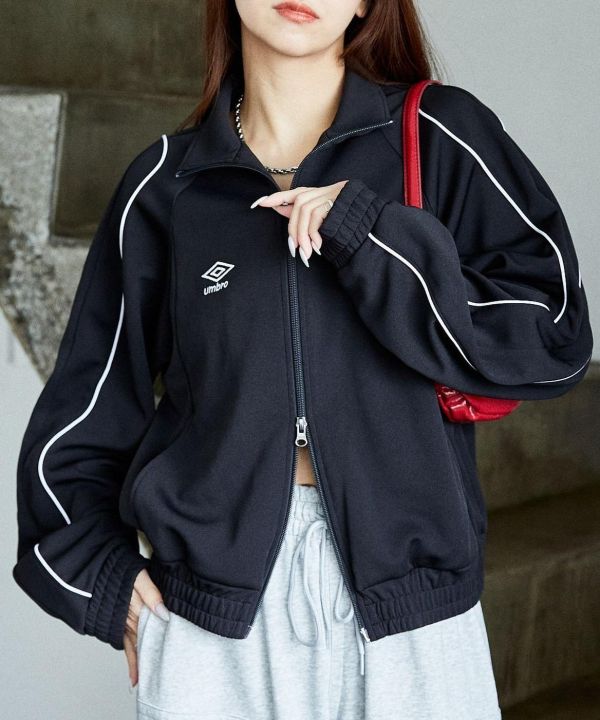 Umbro聯名滾邊運動外 