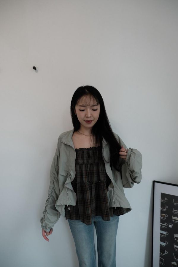 霧灰抓皺輕薄外套 
