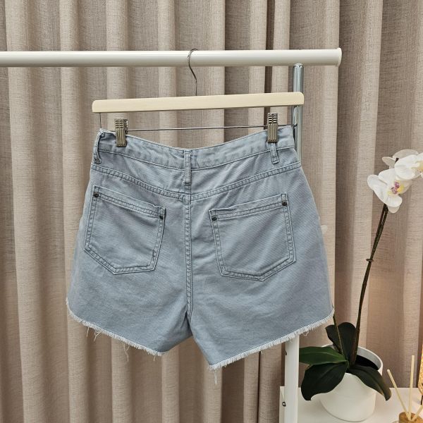 韓系微辣風前側雙刷破短褲 二手女裙褲 / 短褲 / 穿搭推薦 / 高CP服飾