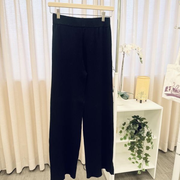 黑色燈芯絨休閒長褲 二手女裙褲,長裙,短裙,長褲,短褲,穿搭推薦,高CP服飾,洋裝,吊帶褲,吊帶裙 燈芯絨 開岔