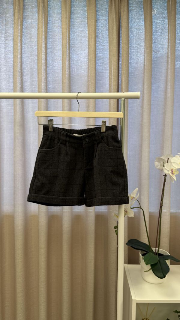 鐵灰日系格紋短褲 二手女裙褲 / 長裙短裙 / 長褲短褲 / 穿搭推薦 / 高CP服飾/中腰 /鬆緊腰 /寬鬆直筒 /日系清新風 /  溫柔氣質風 / 慵懶隨性風 / 極簡質感風 / 復古古著風