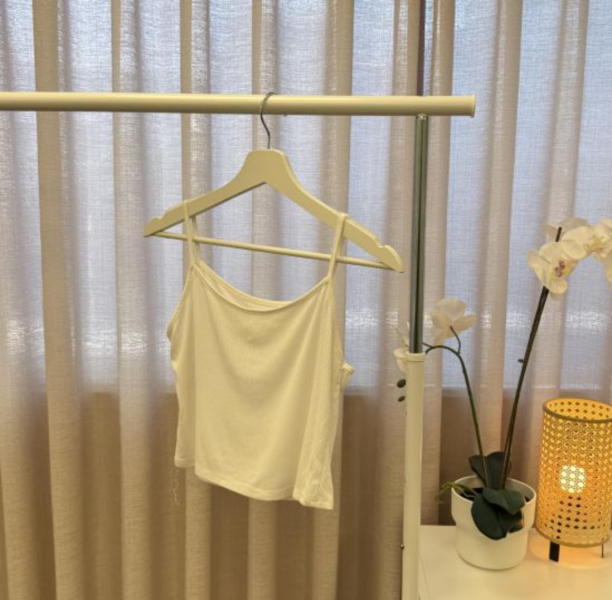 白色背心 女上衣 / 二手女裝 / 穿搭