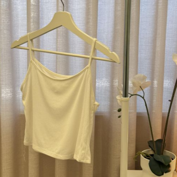 白色背心 女上衣 / 二手女裝 / 穿搭