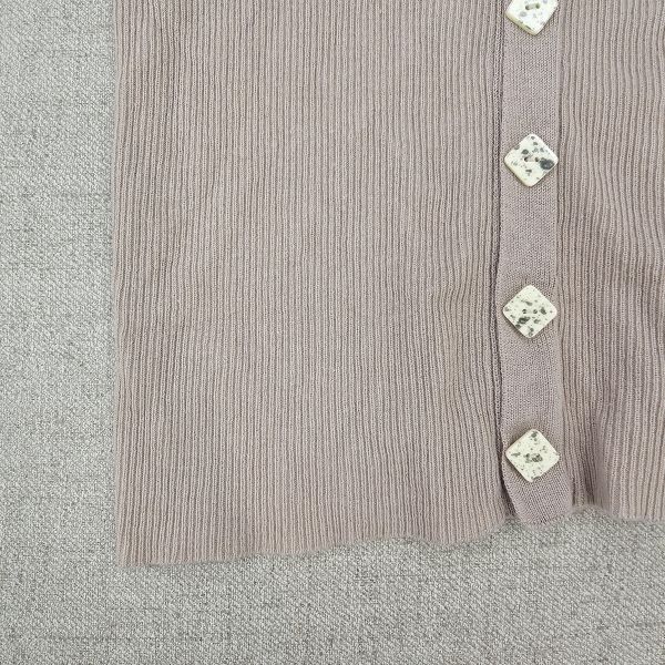 淺卡其七分袖菱型排釦上衣 女上衣 / 二手女裝 / 穿搭