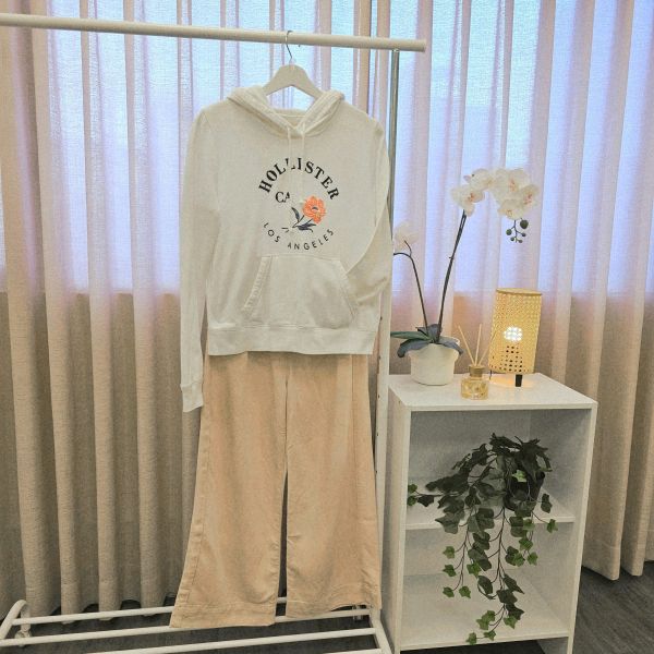 白小花帽T 女上衣 / 二手女裝 / 穿搭