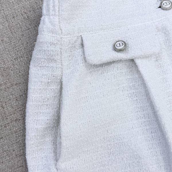 小香風白色名媛款短褲 二手女裙褲,長裙,短裙,長褲,短褲,穿搭推薦,高CP服飾,洋裝,吊帶褲,吊帶裙