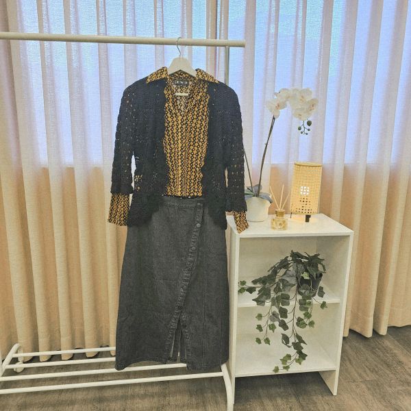 黑鉤針簍空小外套 女上衣 / 二手女裝 / 穿搭