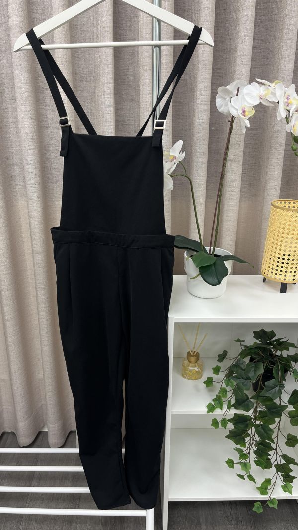 簡約風黑色百搭吊帶褲 二手女裙褲 / 長裙短裙 / 長褲短褲 / 穿搭推薦 / 高CP服飾 /窄管 / 寬鬆 / 正常版 / 韓系簡約寬鬆風 / 日系清新風 / 溫柔氣質風 /慵懶隨性風 /吊帶褲