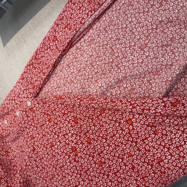 紅色碎花長裙 女上衣,二手女裝,穿搭,上衣,外套,襯衫