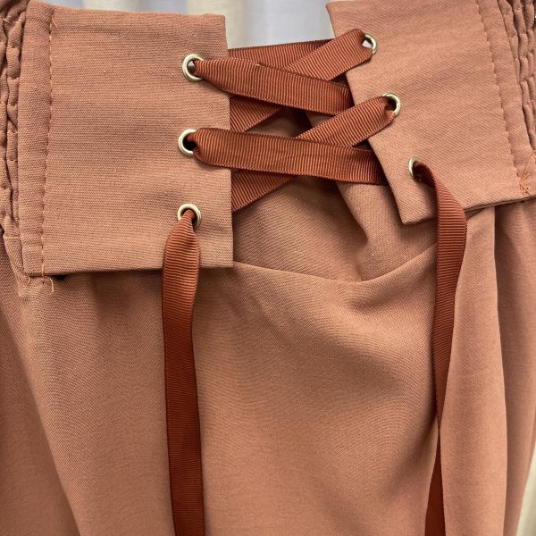 肉桂粉粗肩帶連身裙 二手女裙褲,長裙,短裙,長褲,短褲,穿搭推薦,高CP服飾,洋裝,吊帶褲,吊帶裙 平口 連身裙