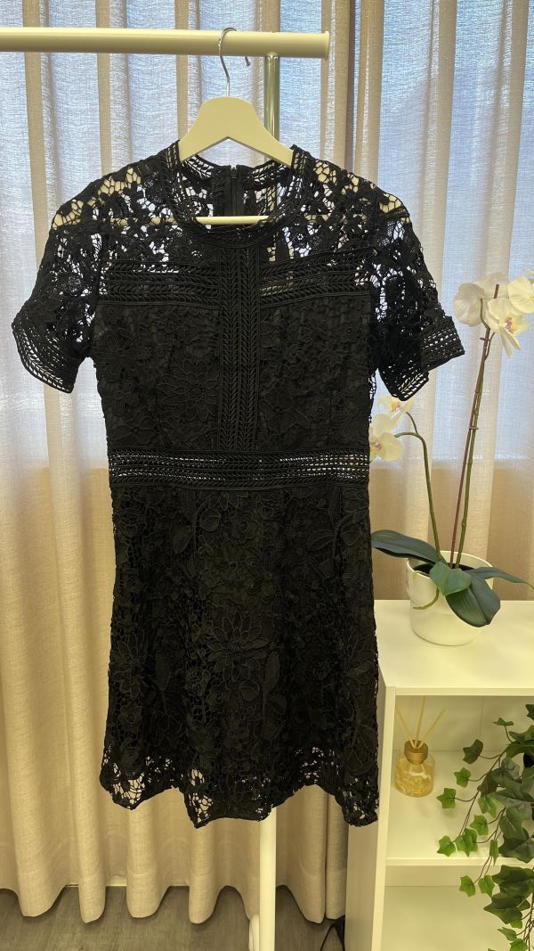 黑蕾絲氣質短洋裝 二手女裝/ 短裙  / 穿搭推薦 / 高CP服飾/蕾絲/洋裝/夏季/氣質