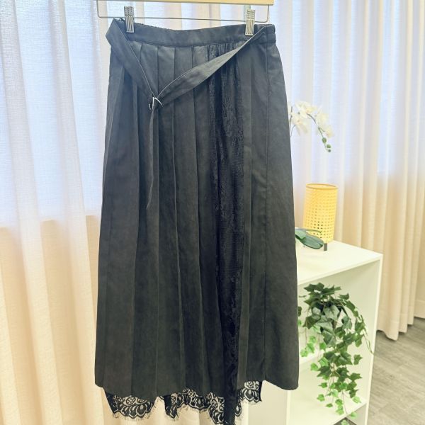 蕾絲滾邊黑色通勤百搭西裝長裙 女上衣 / 二手女裝 / 穿搭/A字 / 寬鬆 /傘狀裙擺韓系簡約寬鬆風 / 上班通勤風
