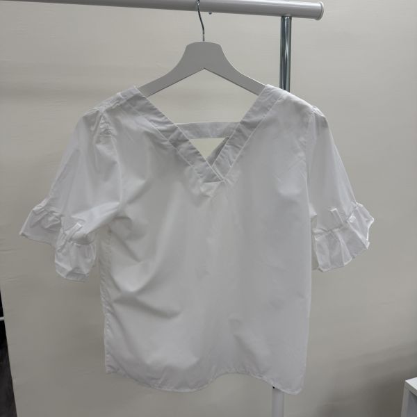 V領刺繡設計感衫 女上衣,二手女裝,穿搭,上衣,外套,襯衫