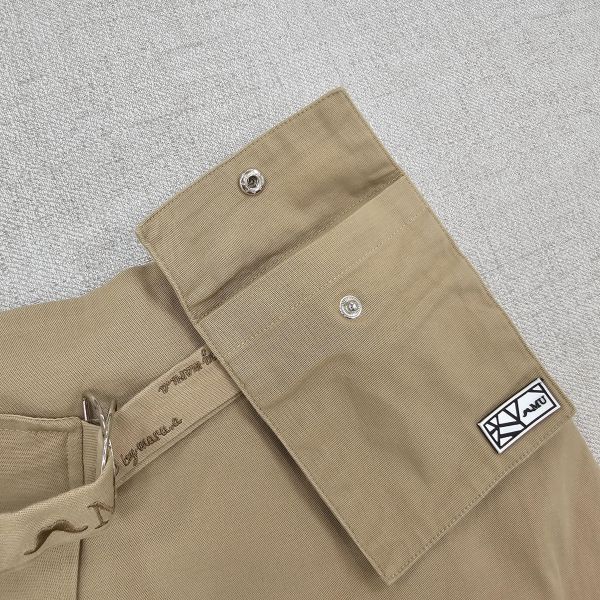 淺棕綁帶logo小包短裙 二手女裙褲 / 長裙短裙 / 穿搭推薦 / 高CP服飾