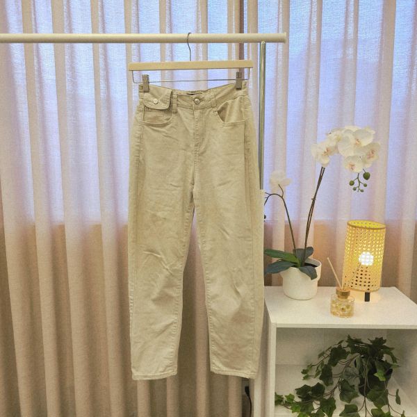 米灰窄版長褲 二手女裙褲 / 長裙短裙 / 長褲短褲 / 穿搭推薦 / 高CP服飾