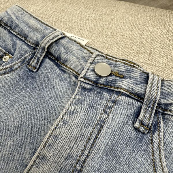 開岔牛仔短裙 二手女裙褲,長裙,短裙,長褲,短褲,穿搭推薦,高CP服飾,洋裝,吊帶褲,吊帶裙 牛仔裙