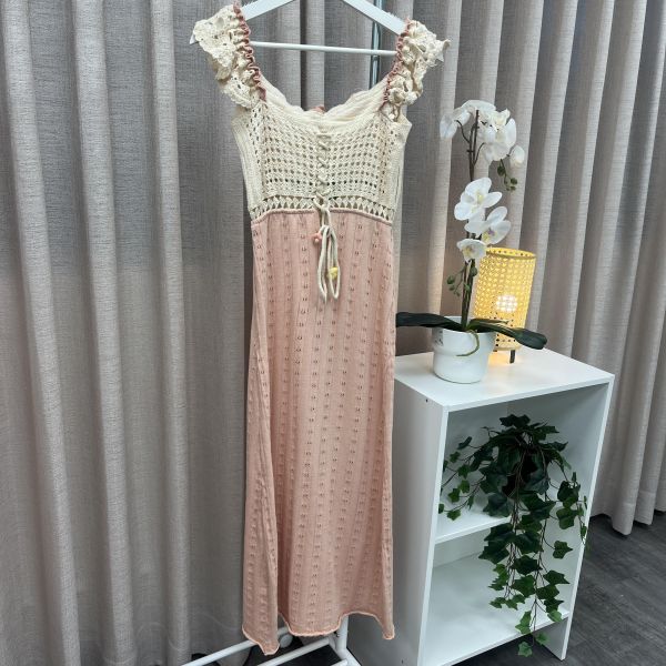 粉針織可愛長洋裝 二手女裙褲 / 長裙短裙/ 穿搭推薦 / 高CP服飾/春日穿搭/復古田園風/甜美服飾/粉色長裙/可愛穿搭/出遊穿搭