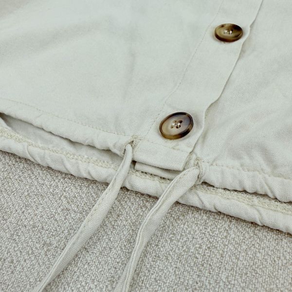 米白色小清新外搭背心 女上衣 / 二手女裝 / 穿搭/貼身 /合身 /無袖/韓系簡約寬鬆風 / 溫柔氣質風 /背心