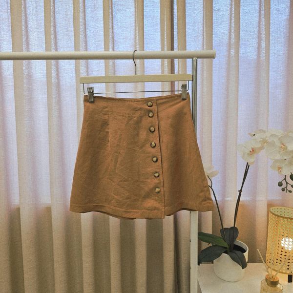 粉雙釦排釦褲裙 二手女裙褲 / 長裙短裙 / 長褲短褲 / 穿搭推薦 / 高CP服飾