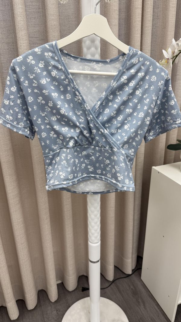 淺藍色短袖上衣 女上衣,二手女裝,穿搭,上衣,外套,襯衫