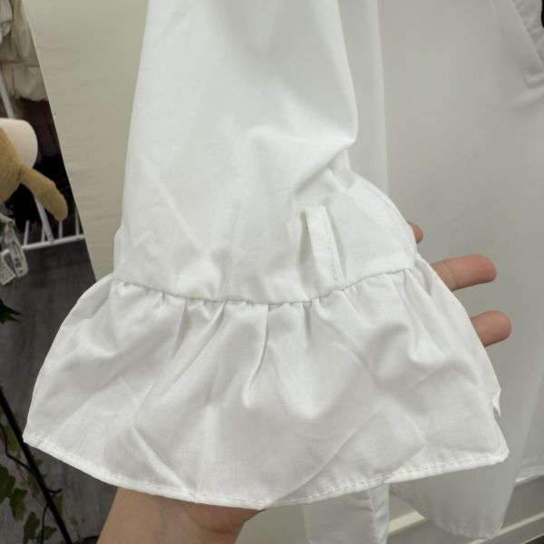 V領刺繡設計感衫 女上衣,二手女裝,穿搭,上衣,外套,襯衫