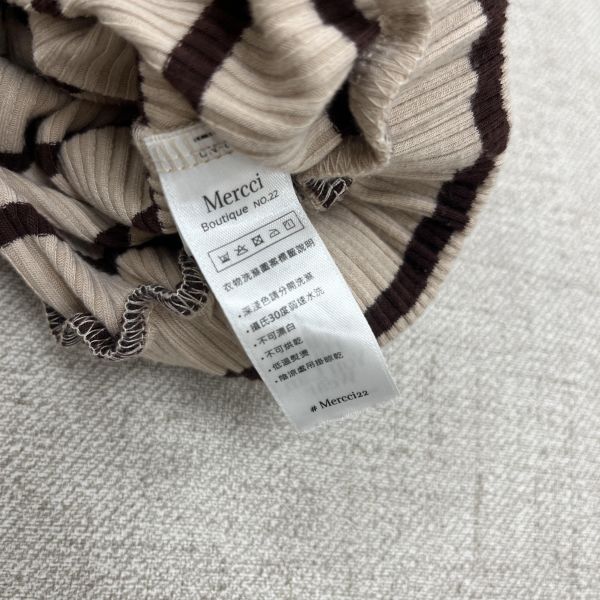 條紋高領短版T 女上衣,二手女裝,穿搭,上衣,條紋長袖,條紋上衣,高領長袖,高領上衣,高領冬衣,冬日穿搭,韓系穿搭,溫柔穿搭,氣質穿搭,短版上衣,短版長袖