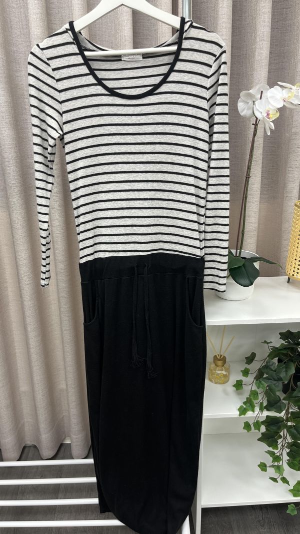 休閒風黑白條紋運動連帽長洋裝 二手女裙褲 / 長裙短裙 / 長褲短褲 / 穿搭推薦 / 高CP服飾 /寬鬆 / 長版 /洋裝 /寬鬆直筒 / 韓系簡約寬鬆風 /極簡質感風 /連帽長裙