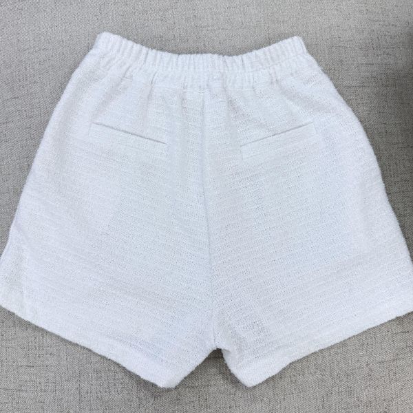 小香風白色名媛款短褲 二手女裙褲,長裙,短裙,長褲,短褲,穿搭推薦,高CP服飾,洋裝,吊帶褲,吊帶裙