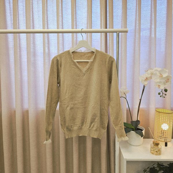 卡其薄紗邊V領針織衫 女上衣 / 二手女裝 / 穿搭