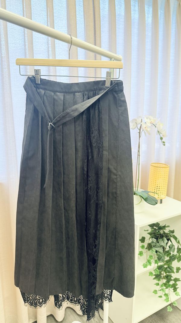 蕾絲滾邊黑色通勤百搭西裝長裙 女上衣 / 二手女裝 / 穿搭/A字 / 寬鬆 /傘狀裙擺韓系簡約寬鬆風 / 上班通勤風