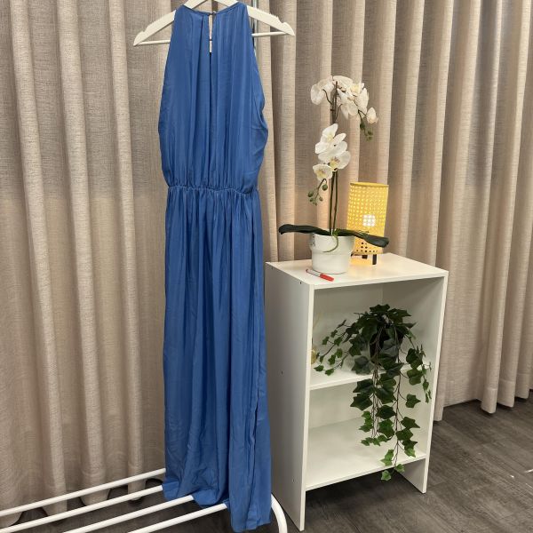 水藍色無袖禮服 二手女裙褲,長裙,穿搭推薦,高CP服飾,海邊穿搭,藍色系穿搭,氣質穿搭,禮服,藍色系禮服,晚會穿搭