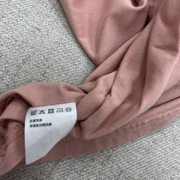 柔和粉小白T恤 女上衣,二手女裝,穿搭,上衣,外套,襯衫 卡通 小白