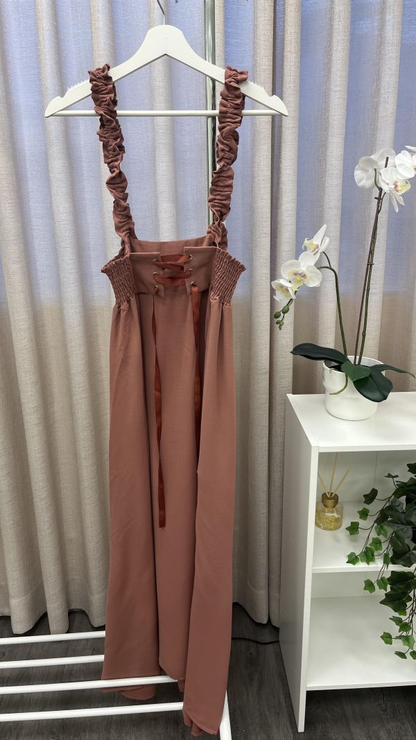 肉桂粉粗肩帶連身裙 二手女裙褲,長裙,短裙,長褲,短褲,穿搭推薦,高CP服飾,洋裝,吊帶褲,吊帶裙 平口 連身裙