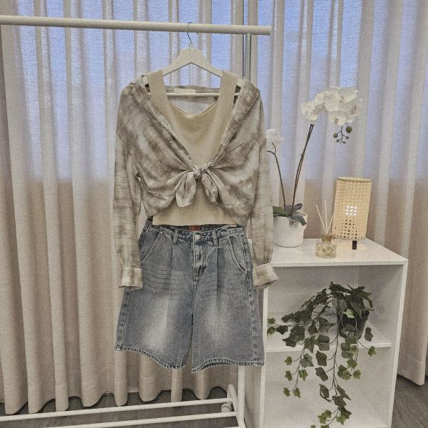 黃方領針織背心 女上衣 / 二手女裝 / 穿搭