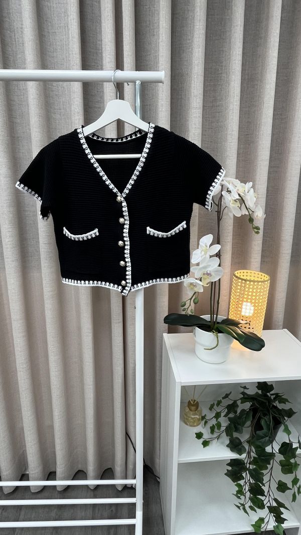 小香風黑針織短上衣 女上衣,二手女裝,穿搭,上衣,針織短上衣,黑色短上衣,小香風,氣質穿搭,約會穿搭,優雅穿搭,正式服裝