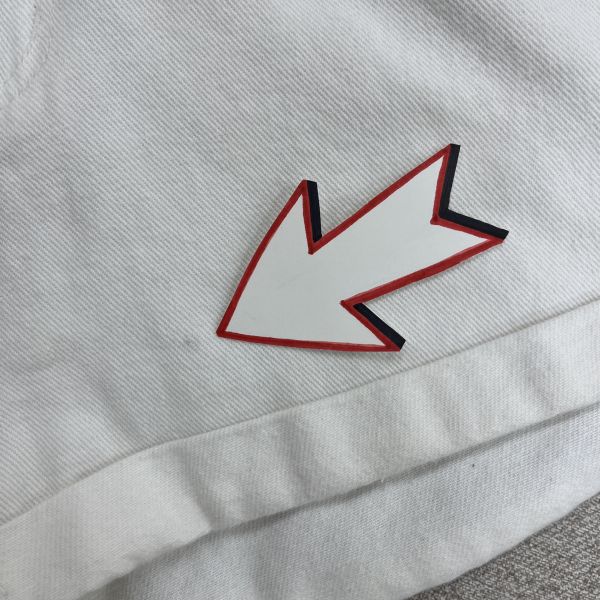 白色高腰短牛仔 二手女裙褲,長裙,短裙,長褲,短褲,穿搭推薦,高CP服飾,洋裝,吊帶褲,吊帶裙 白色 牛仔褲 高腰 排扣