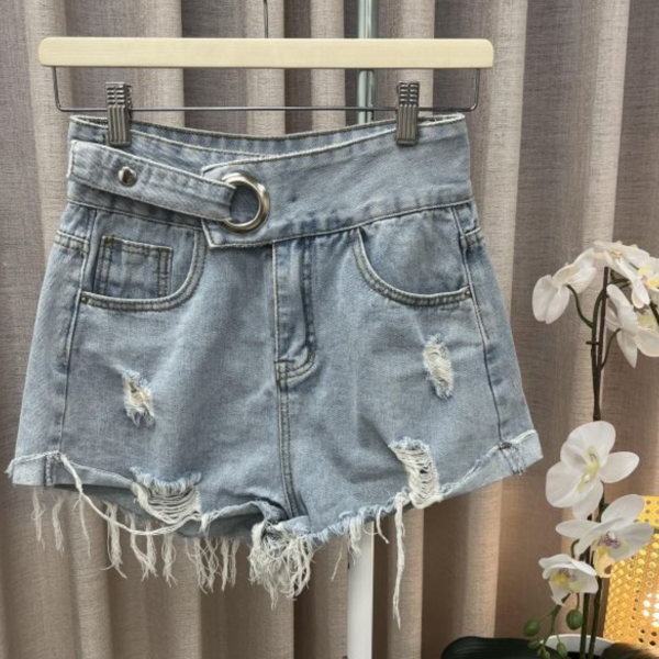 淺藍色牛仔短褲 二手女裙褲,長裙,短裙,長褲,短褲,穿搭推薦,高CP服飾,洋裝,吊帶褲,吊帶裙