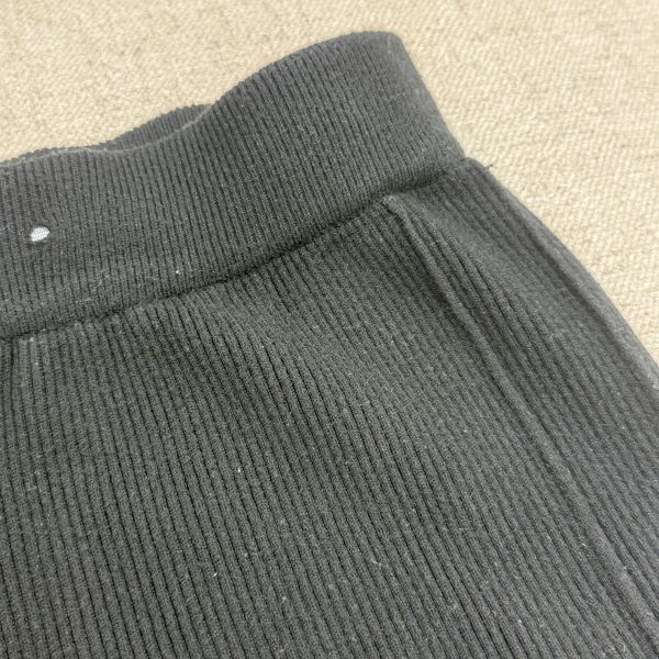 黑色燈芯絨休閒長褲 二手女裙褲,長裙,短裙,長褲,短褲,穿搭推薦,高CP服飾,洋裝,吊帶褲,吊帶裙 燈芯絨 開岔