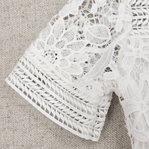 白簍空蕾絲短袖洋裝 二手女裙褲 / 長裙短裙 / 長褲短褲 / 穿搭推薦 / 高CP服飾