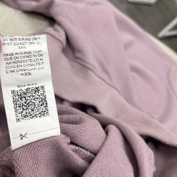 紫短版大學T 女上衣,二手女裝,穿搭,上衣,短版上衣,冬日上衣,冬日穿搭,溫柔系穿搭,韓系上衣,韓系穿搭,日常穿搭