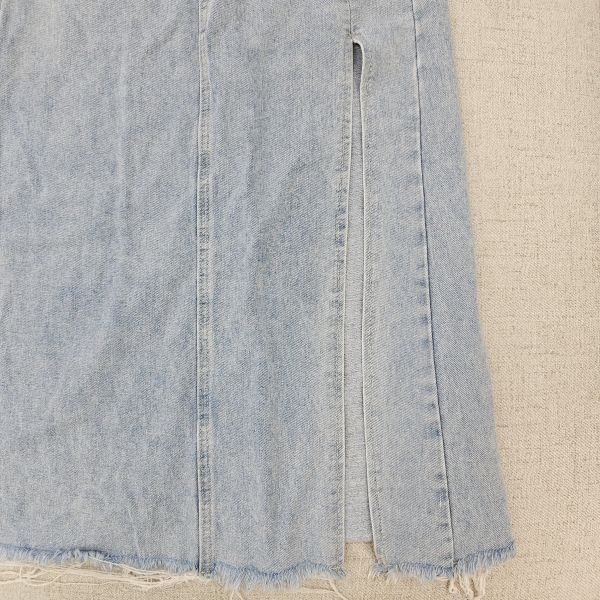 淺牛仔刷破側開衩長裙 二手女裙褲 / 長裙短裙 / 長褲短褲 / 穿搭推薦 / 高CP服飾